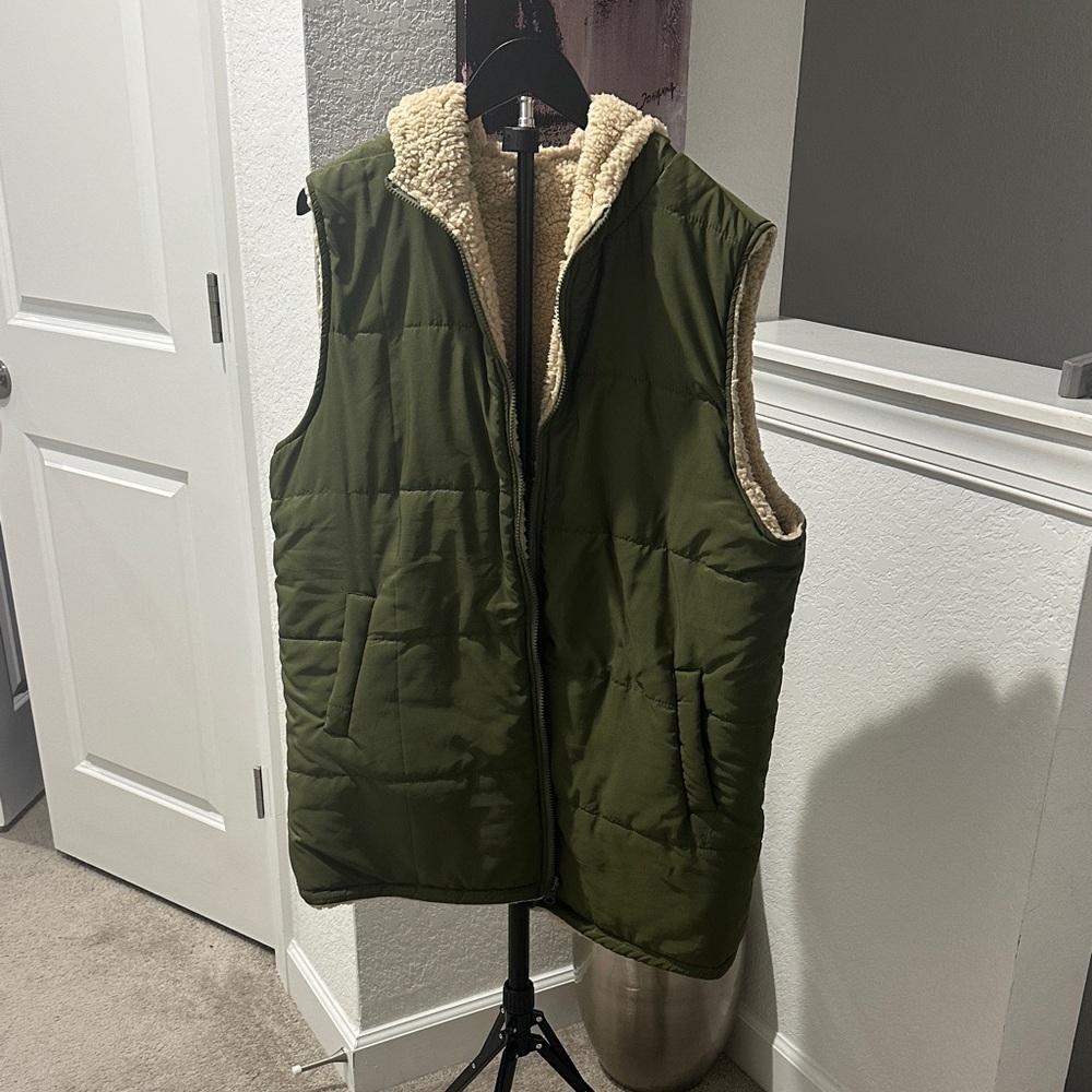 Olive Green Women's Puffer Vest With Sherpa Lining Bnwot